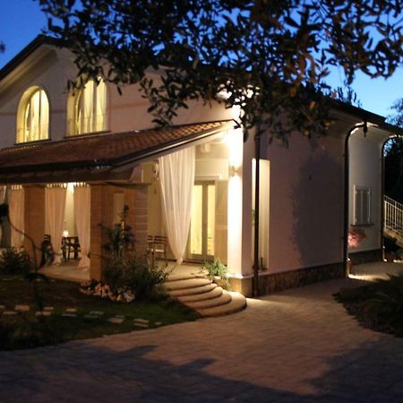 Vila I Salici Marina di Massa Exteriér fotografie