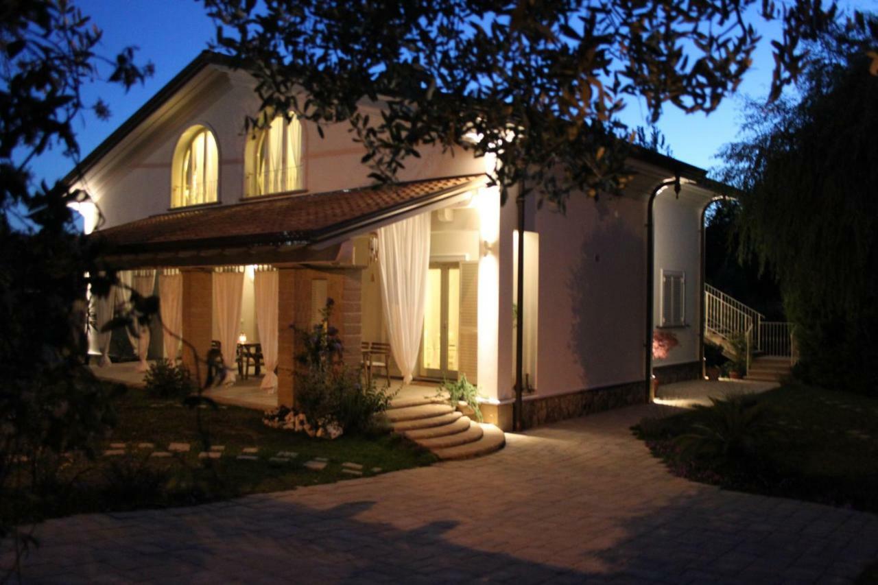 Vila I Salici Marina di Massa Exteriér fotografie